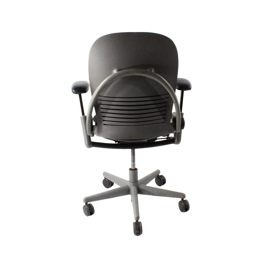 <tc>Steelcase</tc>: <tc>Leap V1</tc> Bürostuhl - Grauer Rahmen/Schwarzer Stoff - Generalüberholt