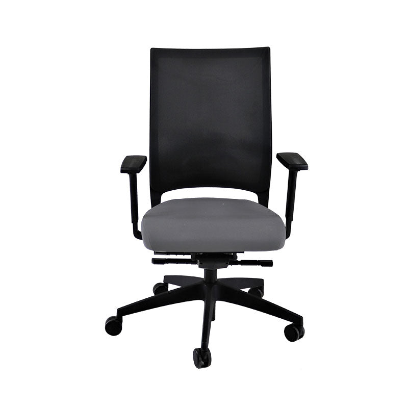 <tc>Sedus</tc>: <tc>Quarterback</tc> Chaise de bureau avec cadre noir et tissu gris - Reconditionnée