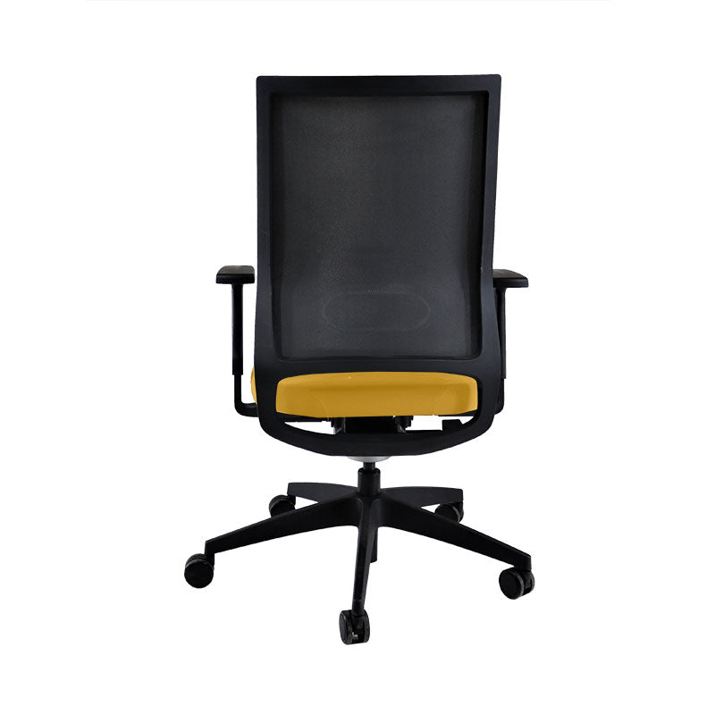 <tc>Sedus</tc>: <tc>Quarterback</tc> Chaise de bureau avec cadre noir et tissu jaune - Reconditionnée