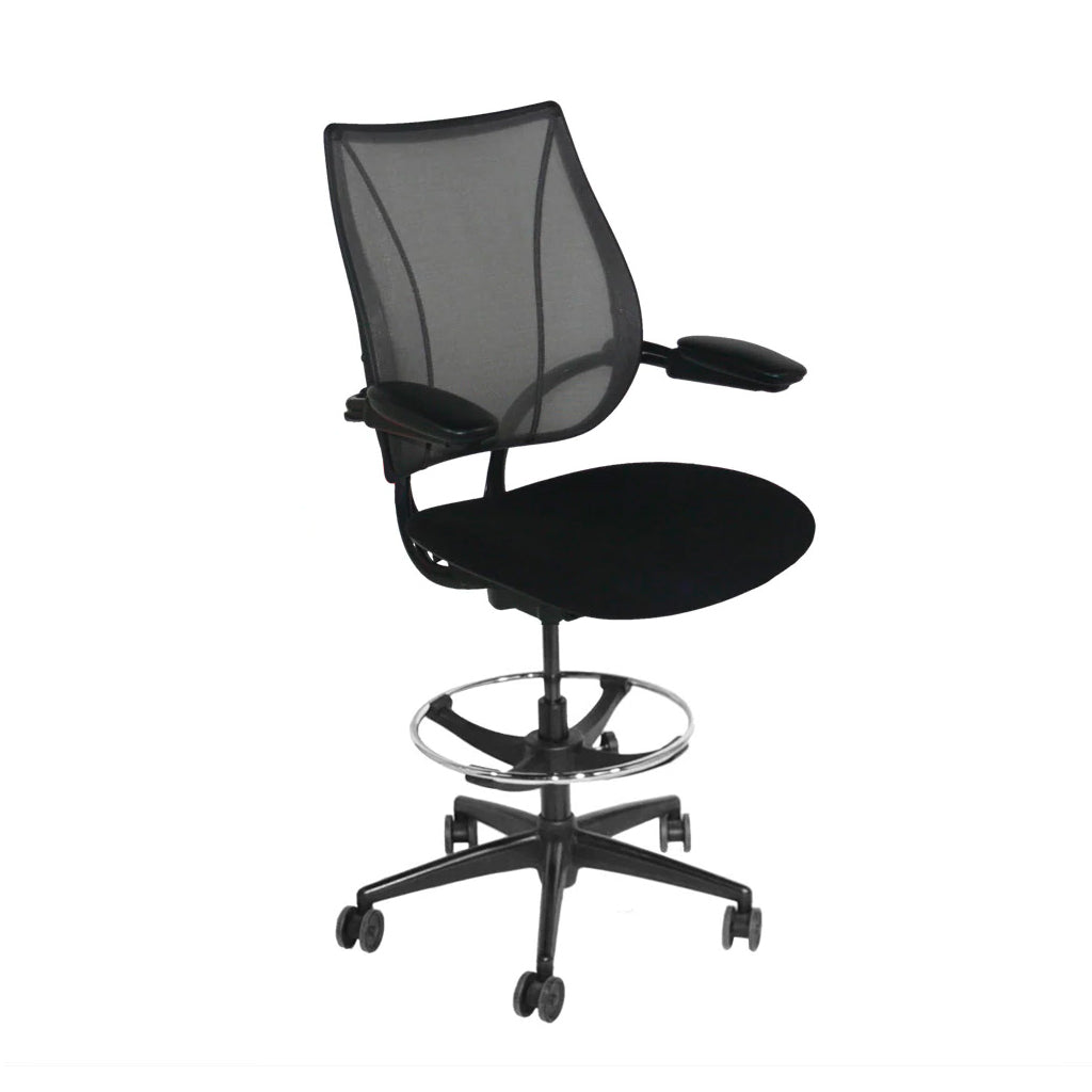 <tc>Humanscale</tc>: <tc>Liberty</tc> Silla de dibujo en tela negra - Reacondicionada