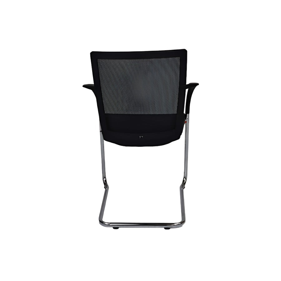 <tc>Konig + Neurath</tc>Silla de visitas con respaldo de malla - Reacondicionada