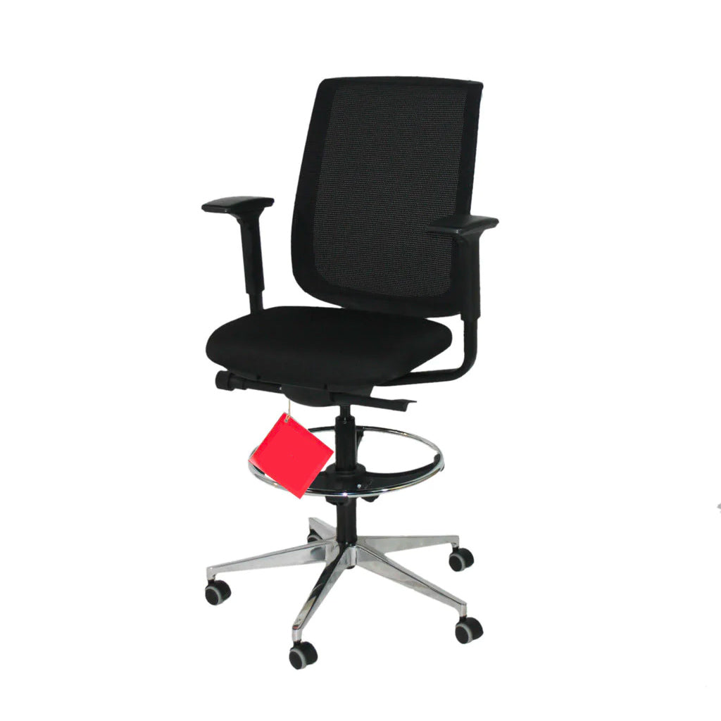 <tc>Steelcase</tc>: Reply Air Draughtman Stuhl mit poliertem Aluminiumfuß - Generalüberholt