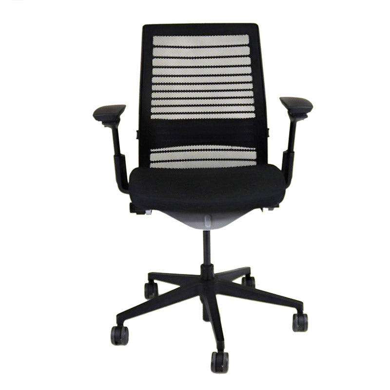 <tc>Steelcase</tc>: <tc>Think V2</tc> Silla de oficina con respaldo de malla - Reacondicionada