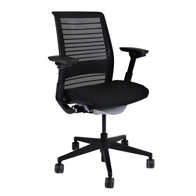 <tc>Steelcase</tc>: <tc>Think V2</tc> Silla de oficina con respaldo de malla - Reacondicionada