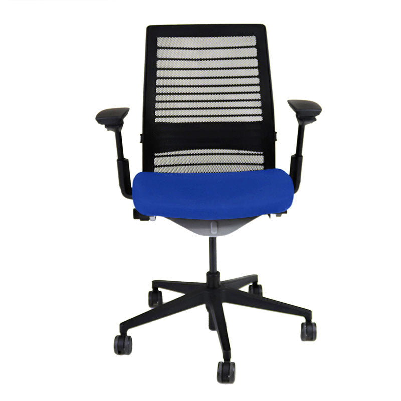 <tc>Steelcase</tc>: <tc>Think V2</tc> Silla de oficina con respaldo de malla - Reacondicionada