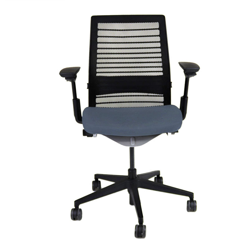<tc>Steelcase</tc>: <tc>Think V2</tc> Silla de oficina con respaldo de malla - Reacondicionada