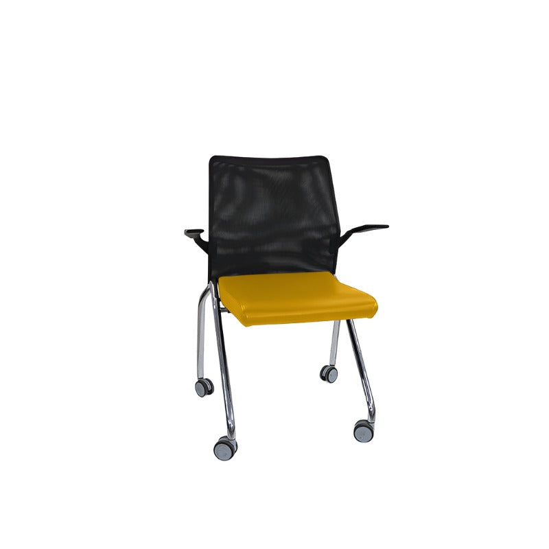Boss Design : Chaise pliante noire avec accoudoirs - Remis à neuf