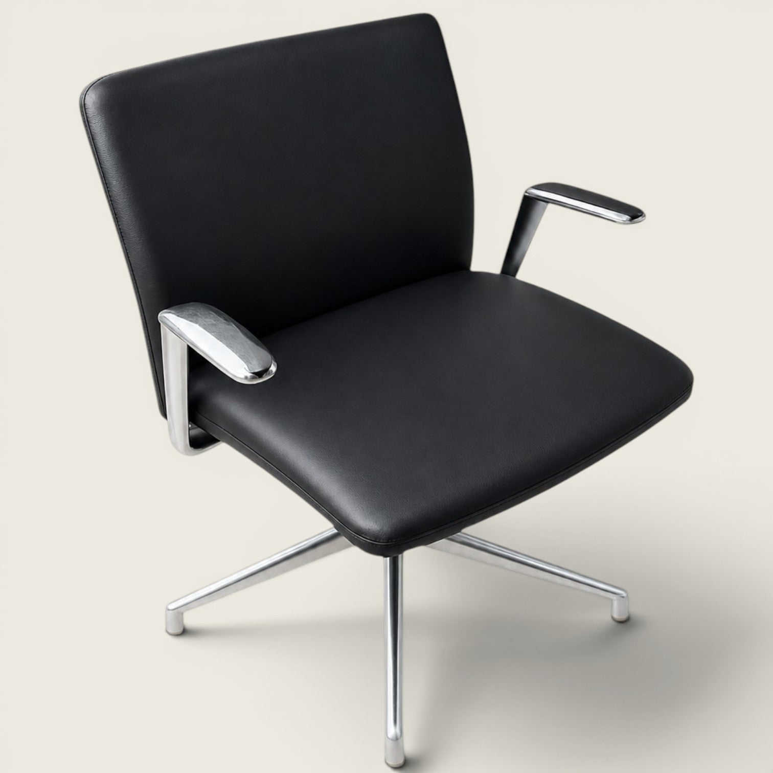 Boss Design: Tokoyo Meeting Chair in Black Leather - Refurbished