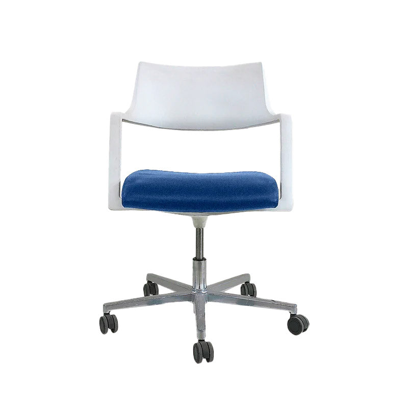 Brunner: Tempuro 6353/A Swivel Chair in Blue Fabric - Refurbished
