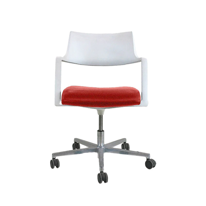Brunner: Tempuro 6353/A Swivel Chair in Red Fabric - Refurbished