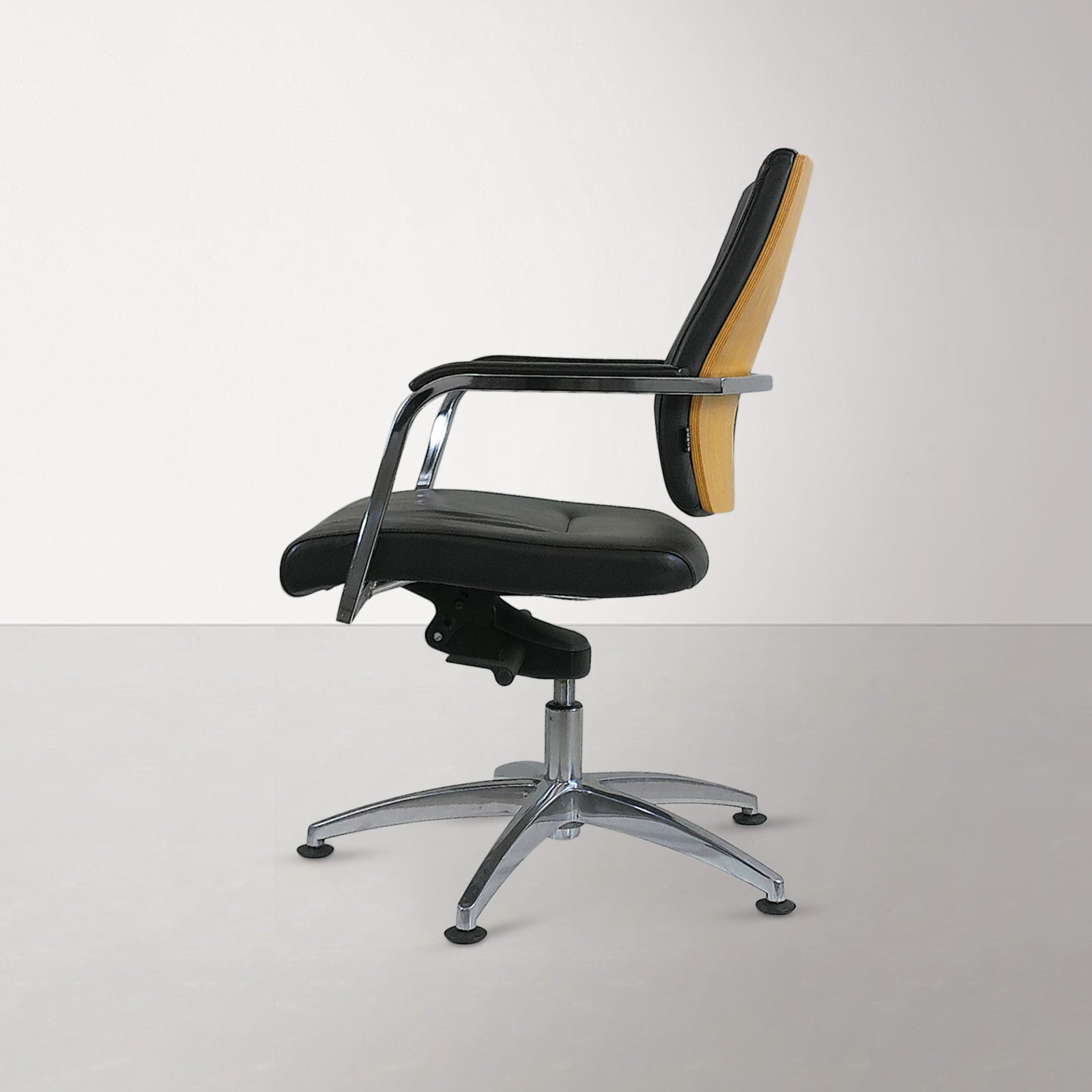 Verco: Vibe 4 Conference Chair - Refurbished