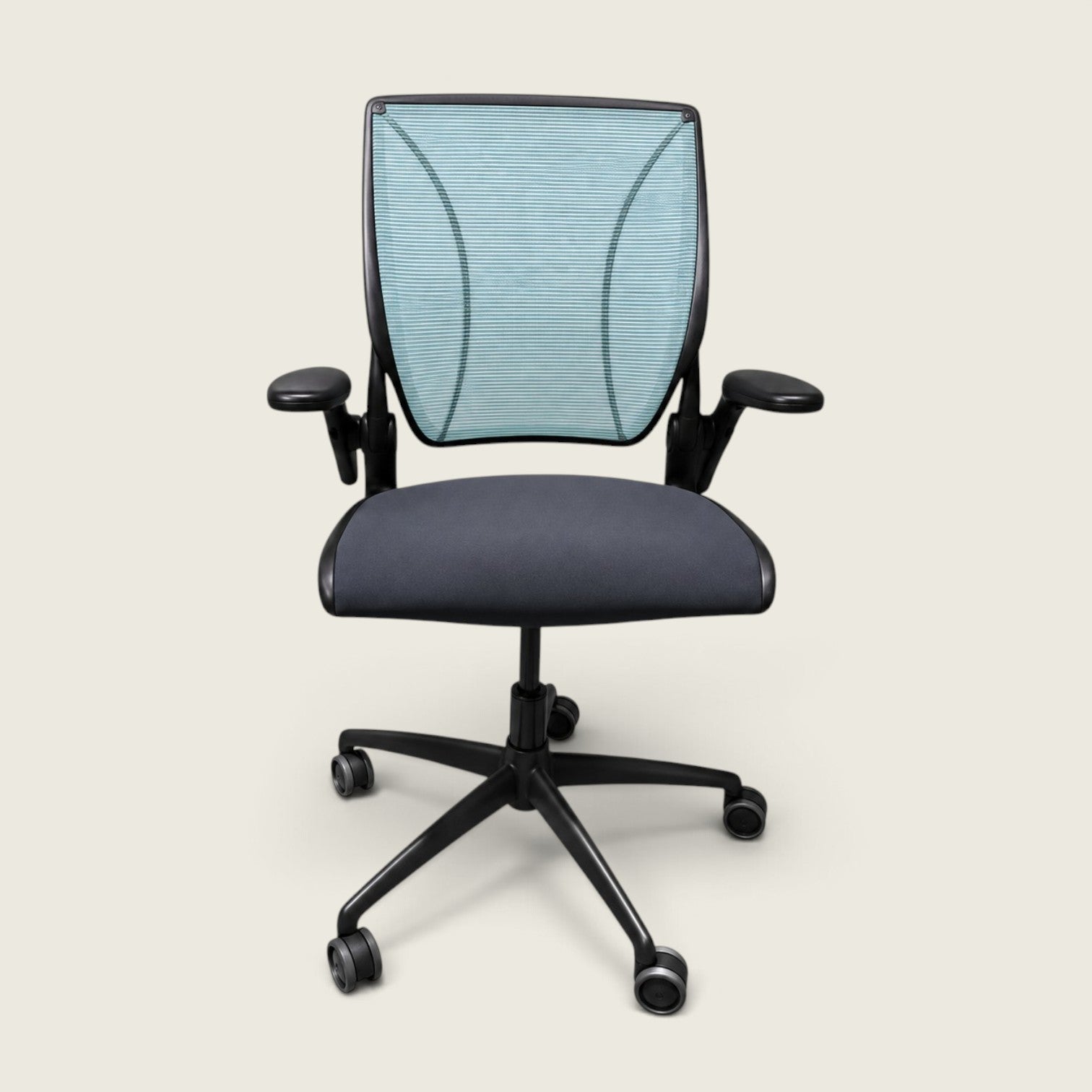 <tc>Humanscale</tc>: <tc>Diffrient World</tc> Bürostuhl mit grünem Netzbezug – generalüberholt