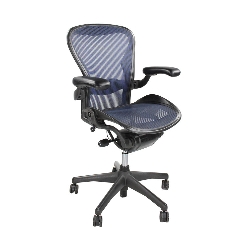 Herman Miller: Aeron - Maat B - Full House (donkerblauw) - Gerenoveerd