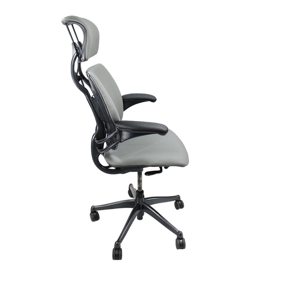 Humanscale: Freedom Headrest Bürostuhl mit hoher Rückenlehne – graues Leder – generalüberholt