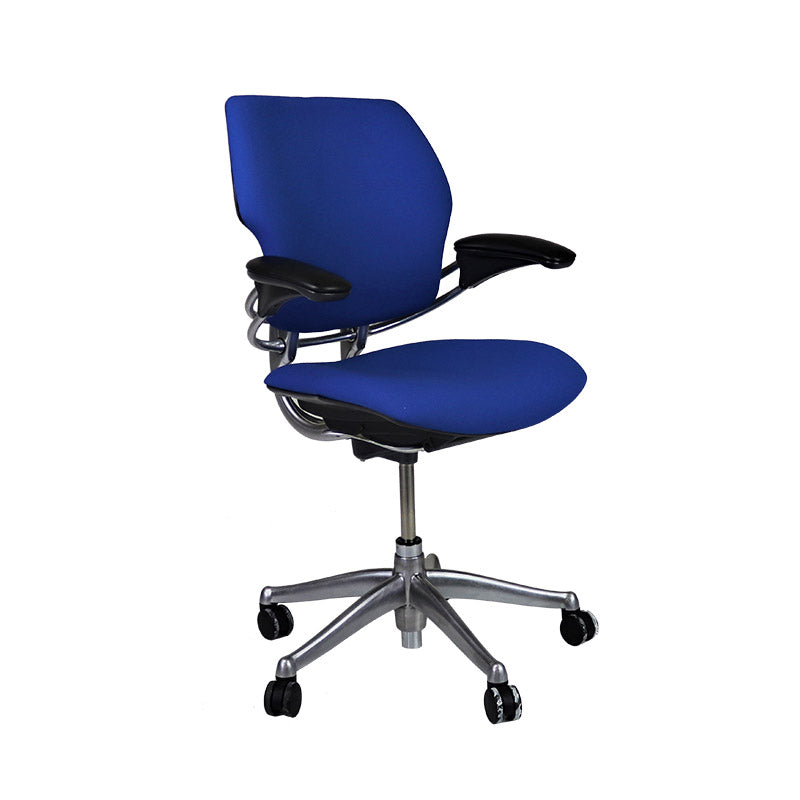 Humanscale: Freedom-bureaustoel met aluminium frame in blauwe stof - gerenoveerd