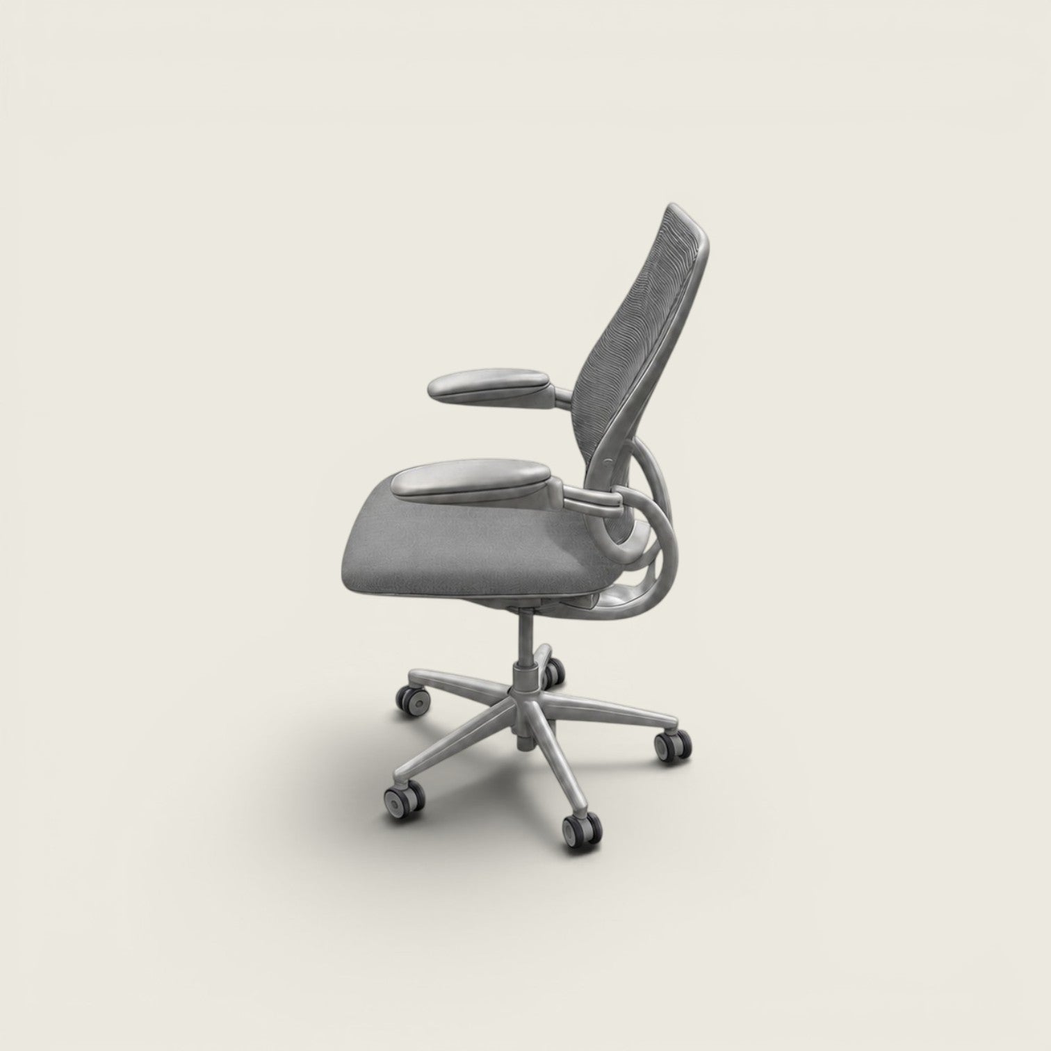 <tc>Humanscale</tc>: <tc>Liberty</tc> Bürostuhl mit schwarzem Stoffbezug – generalüberholt