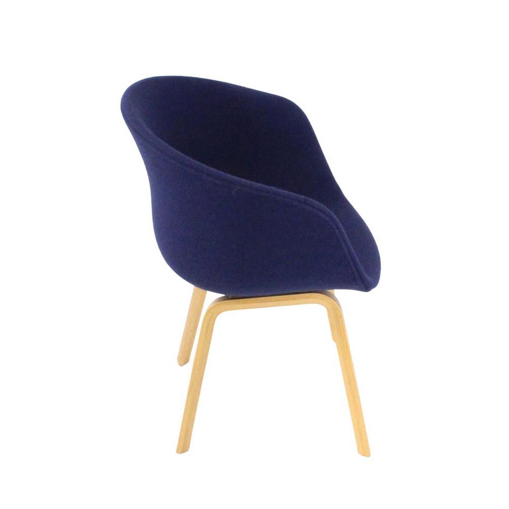 Hay: Over een stoel AAC 23 - Blauw - Gerenoveerd