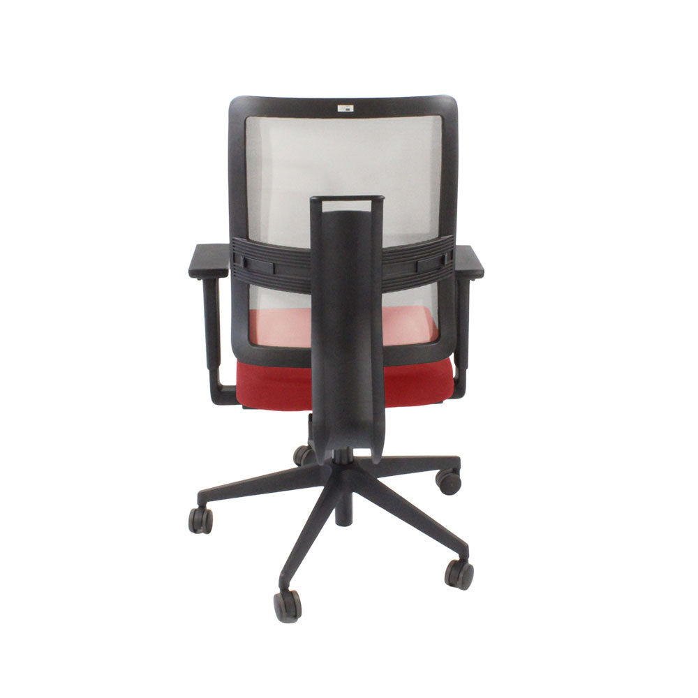 Viasit: Toleo bureaustoel met mesh rugleuning in rode stof - gerenoveerd
