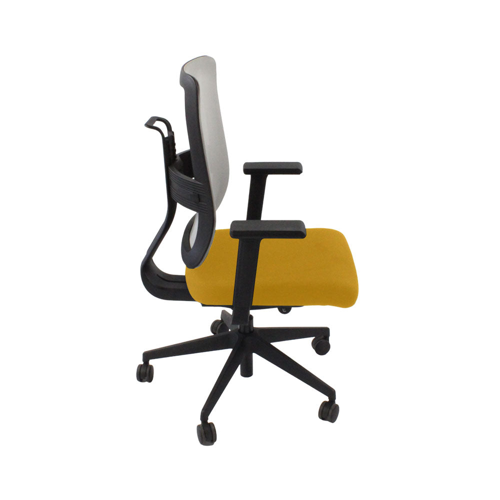Viasit: Toleo bureaustoel met mesh rugleuning in gele stof - gerenoveerd