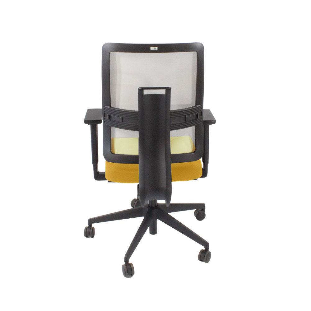 Viasit: Toleo bureaustoel met mesh rugleuning in gele stof - gerenoveerd