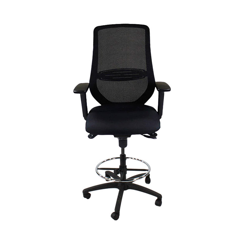 The Office Crowd: Scudo Draftsman Chair aus schwarzem Stoff – generalüberholt
