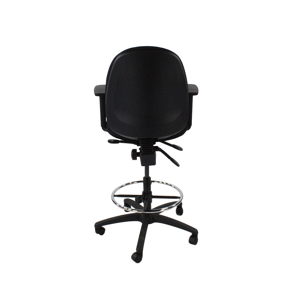 Inhaltsverzeichnis: Scoop High Draftsman Chair aus schwarzem Stoff – generalüberholt
