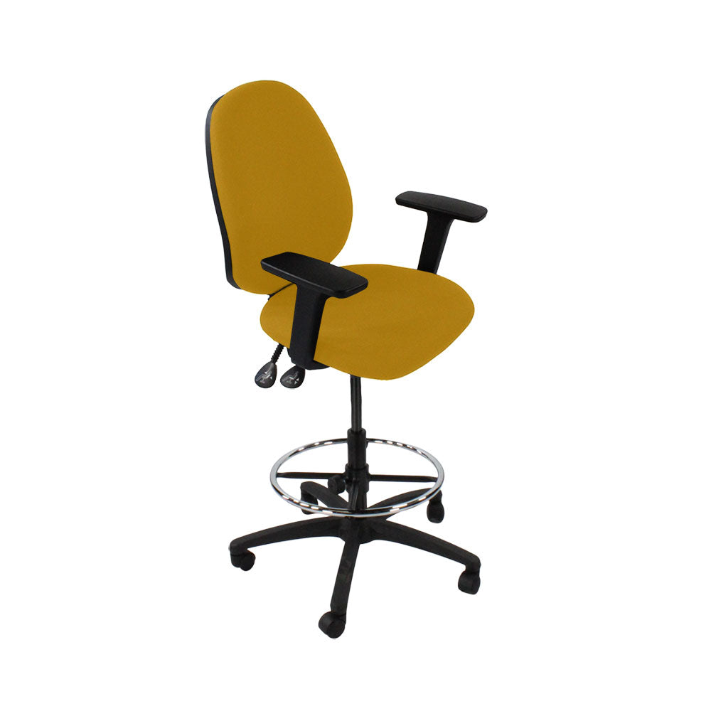 TOC: Scoop hoge tekenstoel in gele stof - gerenoveerd
