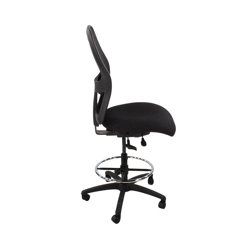Ahrend: 160 Type Draftsman Chair ohne Armlehnen aus schwarzem Stoff – schwarzes Gestell – generalüberholt