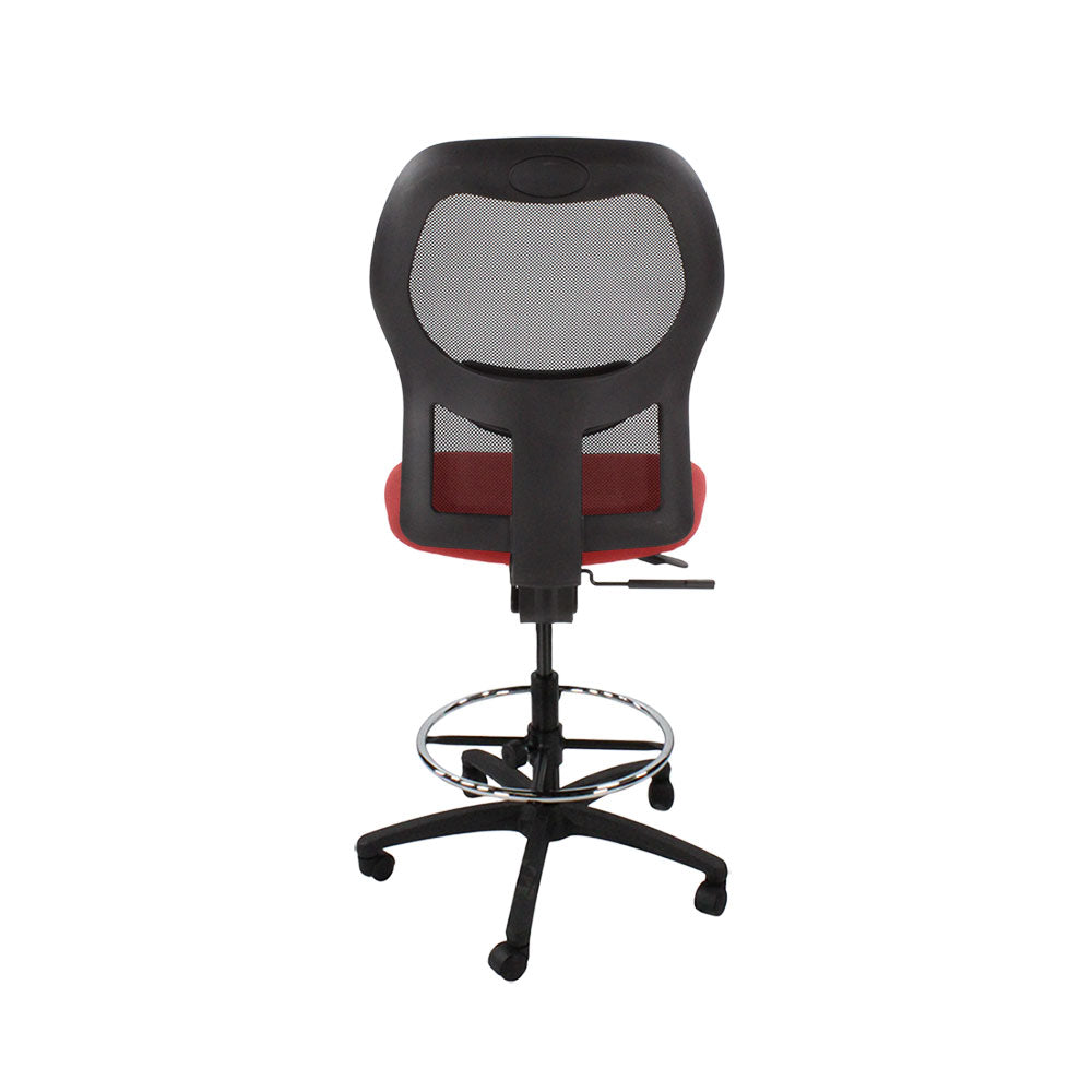 Ahrend: 160 Type Draftsman Chair ohne Armlehnen aus rotem Stoff – schwarzes Gestell – generalüberholt