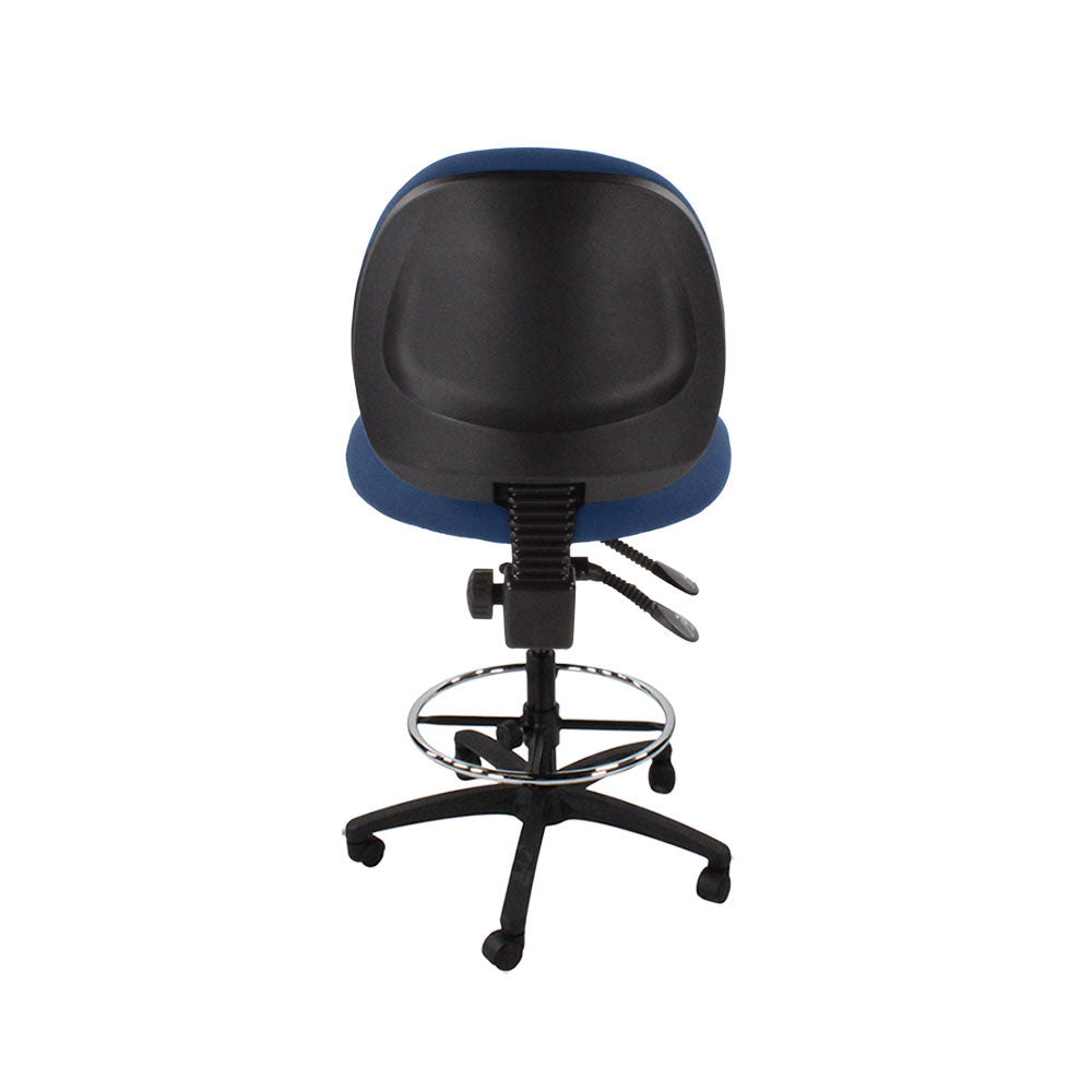 Inhaltsverzeichnis: Scoop Draftsman Chair ohne Armlehnen aus blauem Stoff – generalüberholt