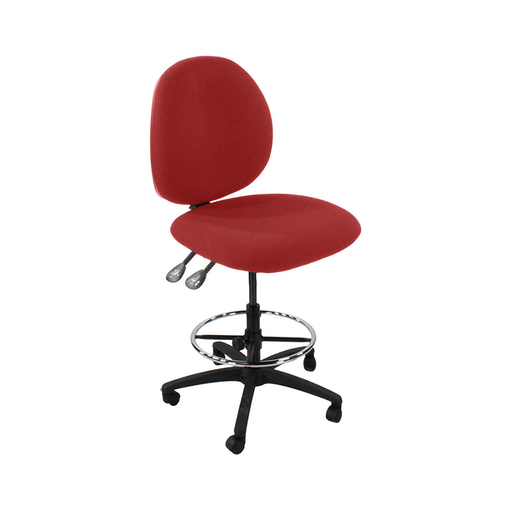 Inhaltsverzeichnis: Scoop Draftsman Chair ohne Armlehnen aus rotem Stoff – generalüberholt