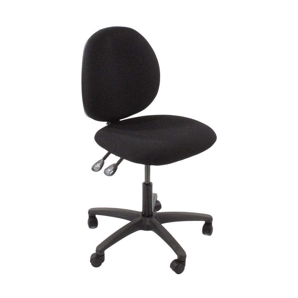 Inhaltsverzeichnis: Scoop Operator Chair aus schwarzem Stoff ohne Armlehnen – generalüberholt