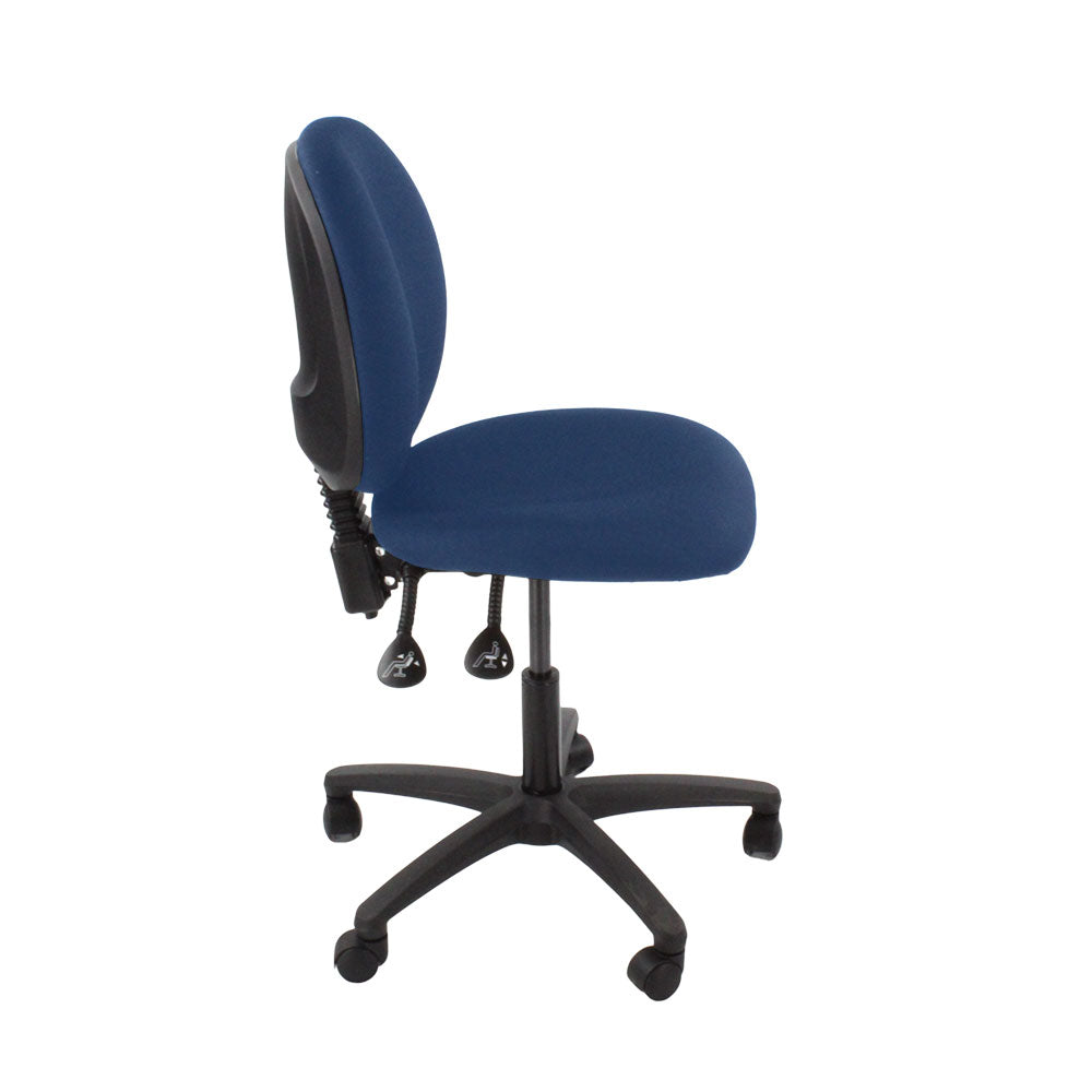 Inhaltsverzeichnis: Scoop Operator Chair aus blauem Stoff ohne Armlehnen – generalüberholt