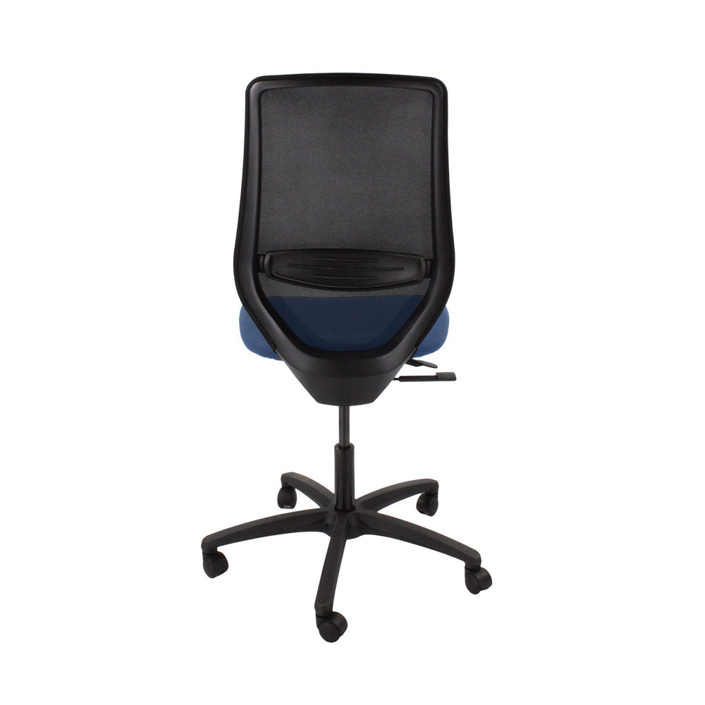 The Office Crowd: Scudo bureaustoel met blauwe stoffen zitting zonder armleuningen - Gerenoveerd