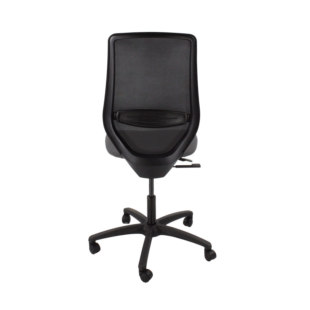 The Office Crowd: Silla operativa Scudo con asiento de tela gris sin brazos - Reacondicionada