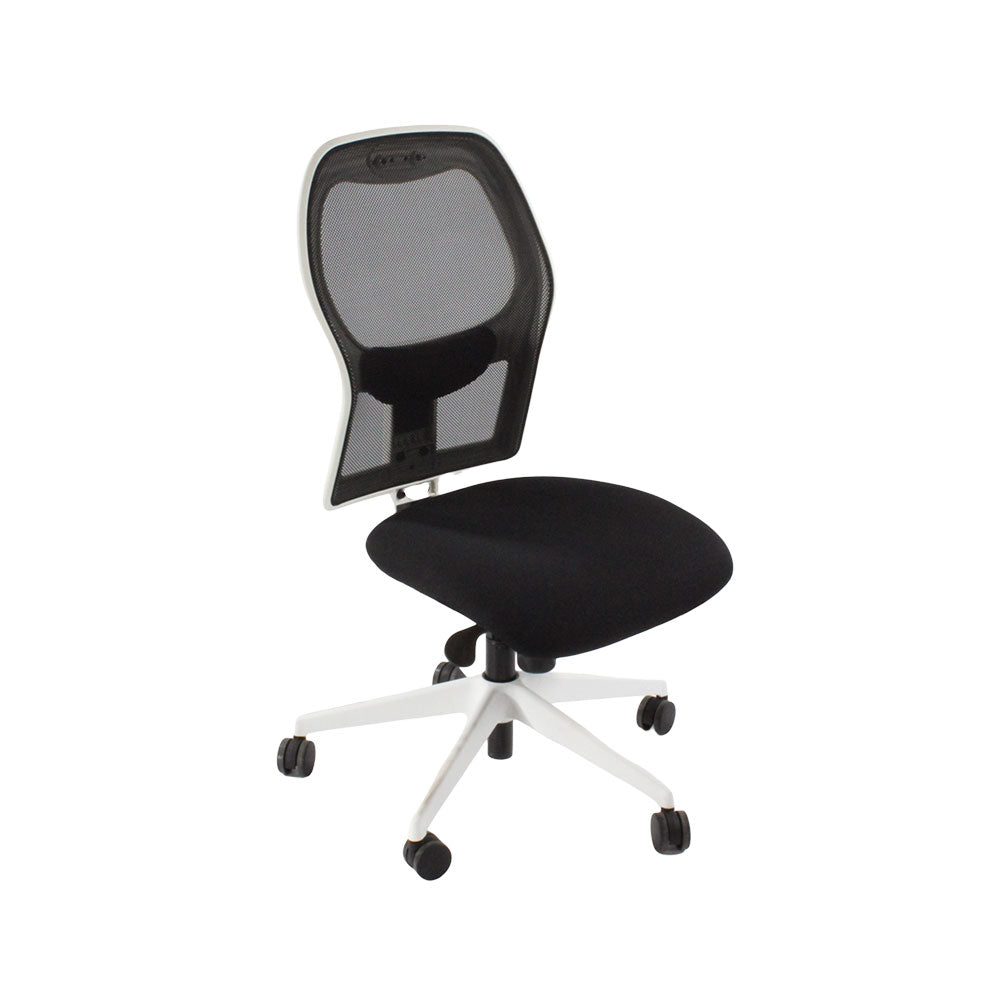 Ahrend: Bürostuhl Typ 160 mit schwarzem Stoff/weißem Gestell ohne Armlehnen – generalüberholt