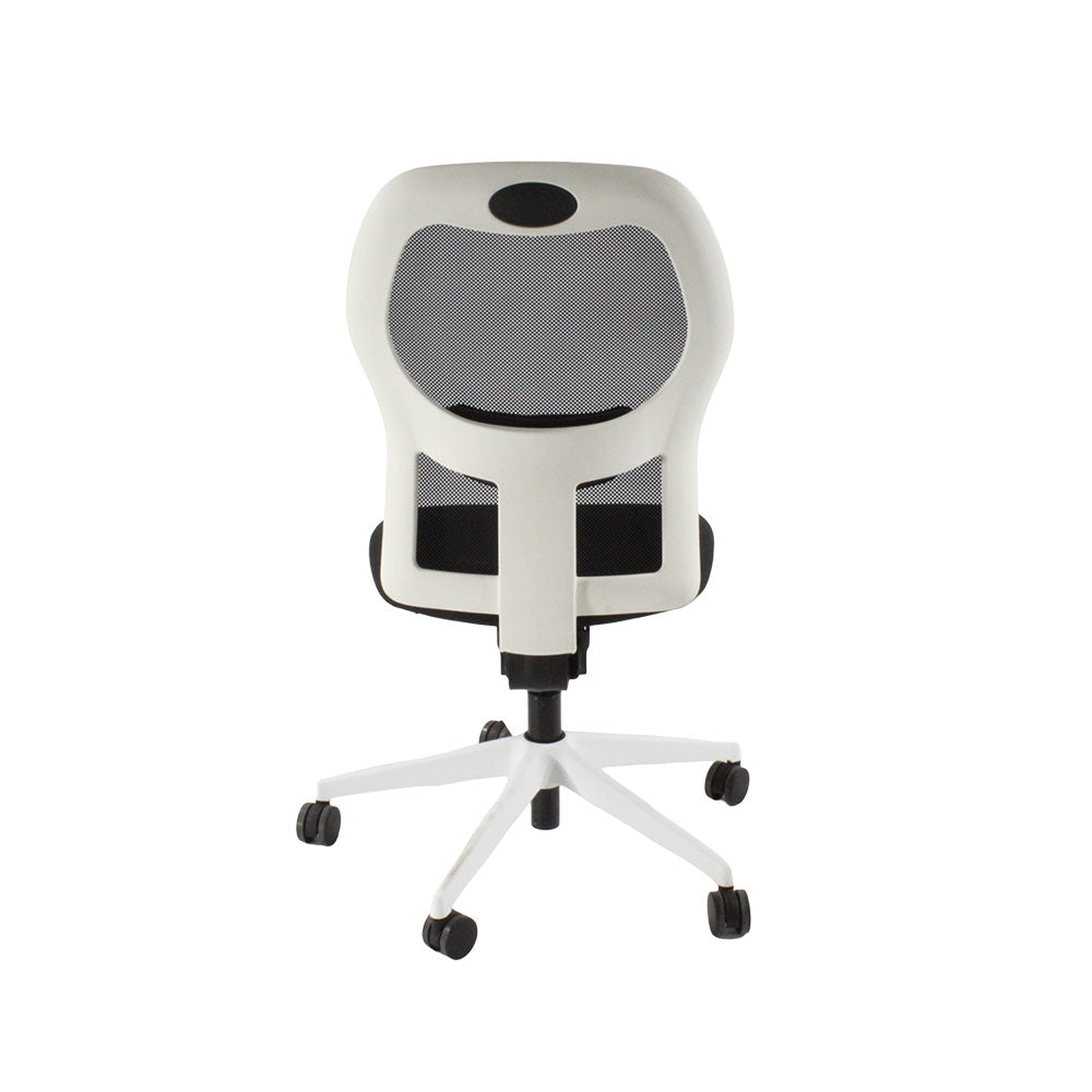 Ahrend: Bürostuhl Typ 160 mit schwarzem Stoff/weißem Gestell ohne Armlehnen – generalüberholt