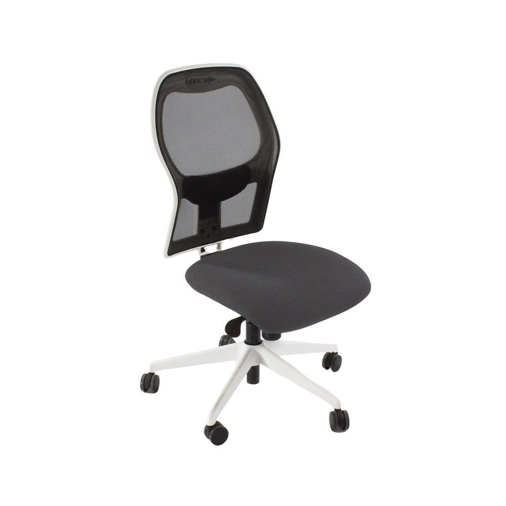 Ahrend: Bürostuhl vom Typ 160 mit grauem Stoff/weißem Gestell ohne Armlehnen – generalüberholt
