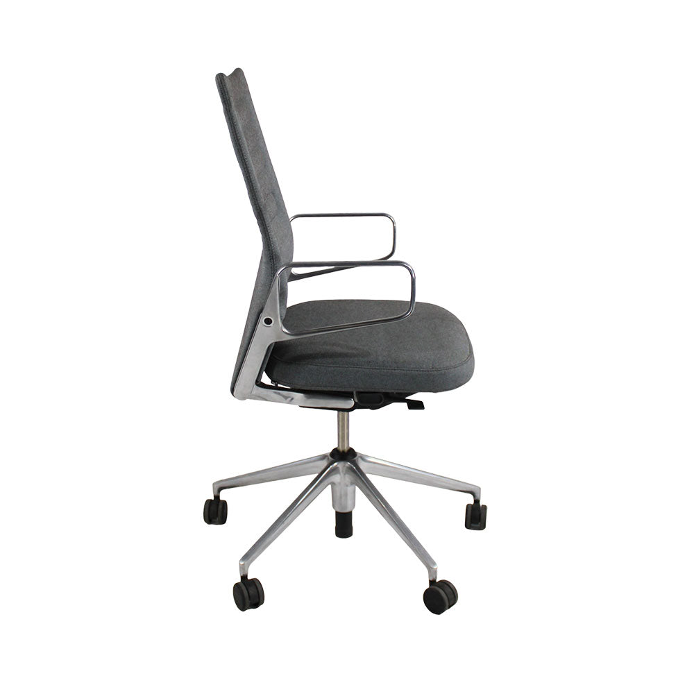 Vitra: AC4 Meeting Chair in Grey Fabric - Refurbished