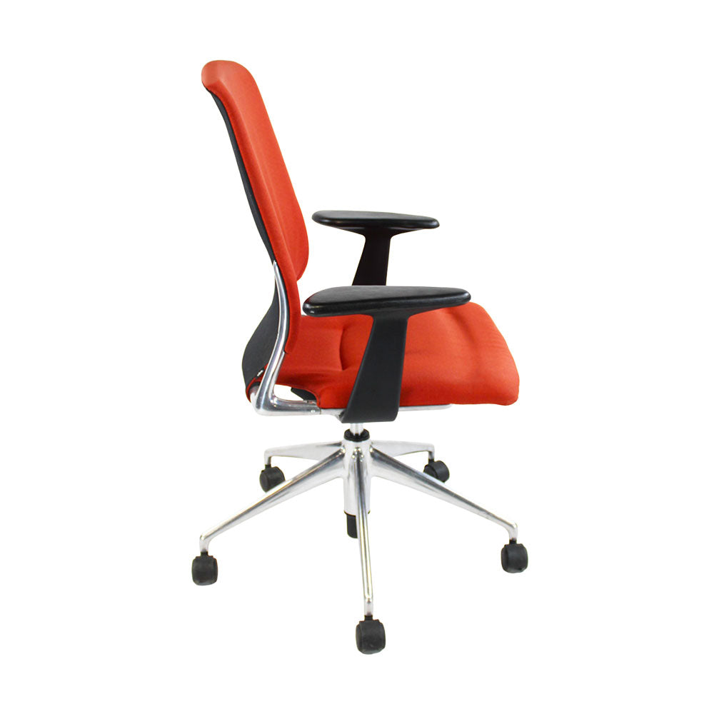 Vitra : Chaise de bureau Meda avec structure en aluminium en tissu rouge - Remis à neuf
