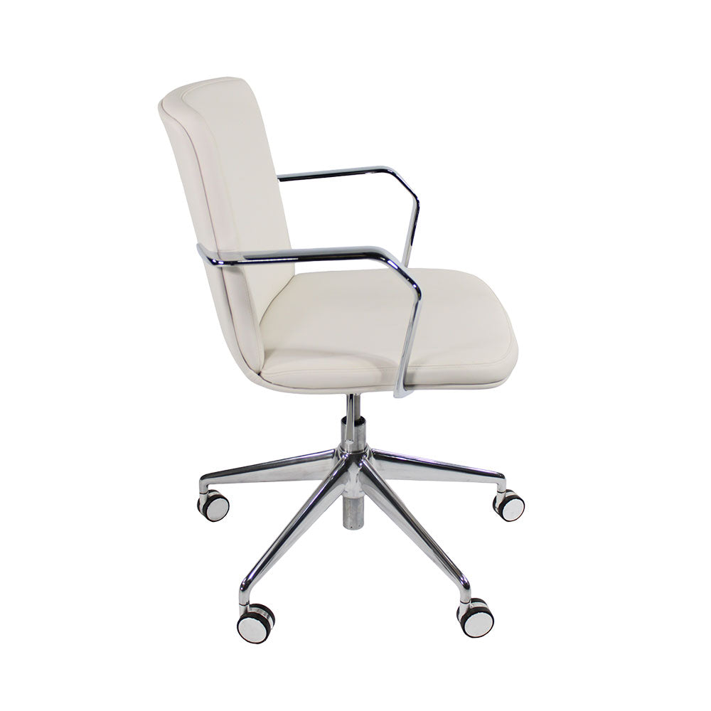 Orangebox: Silla Calder MBS5 en Cuero Blanco - Reacondicionado