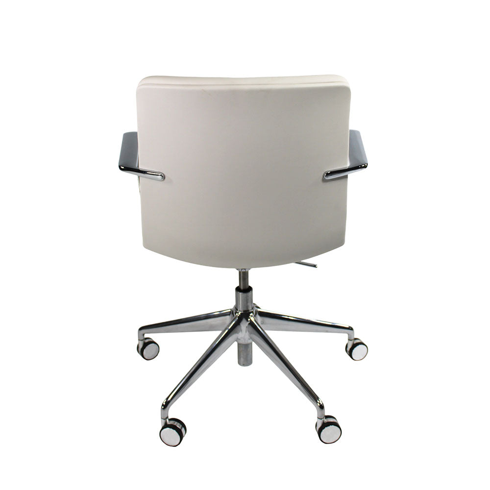 Orangebox: Silla Calder MBS5 en Cuero Blanco - Reacondicionado