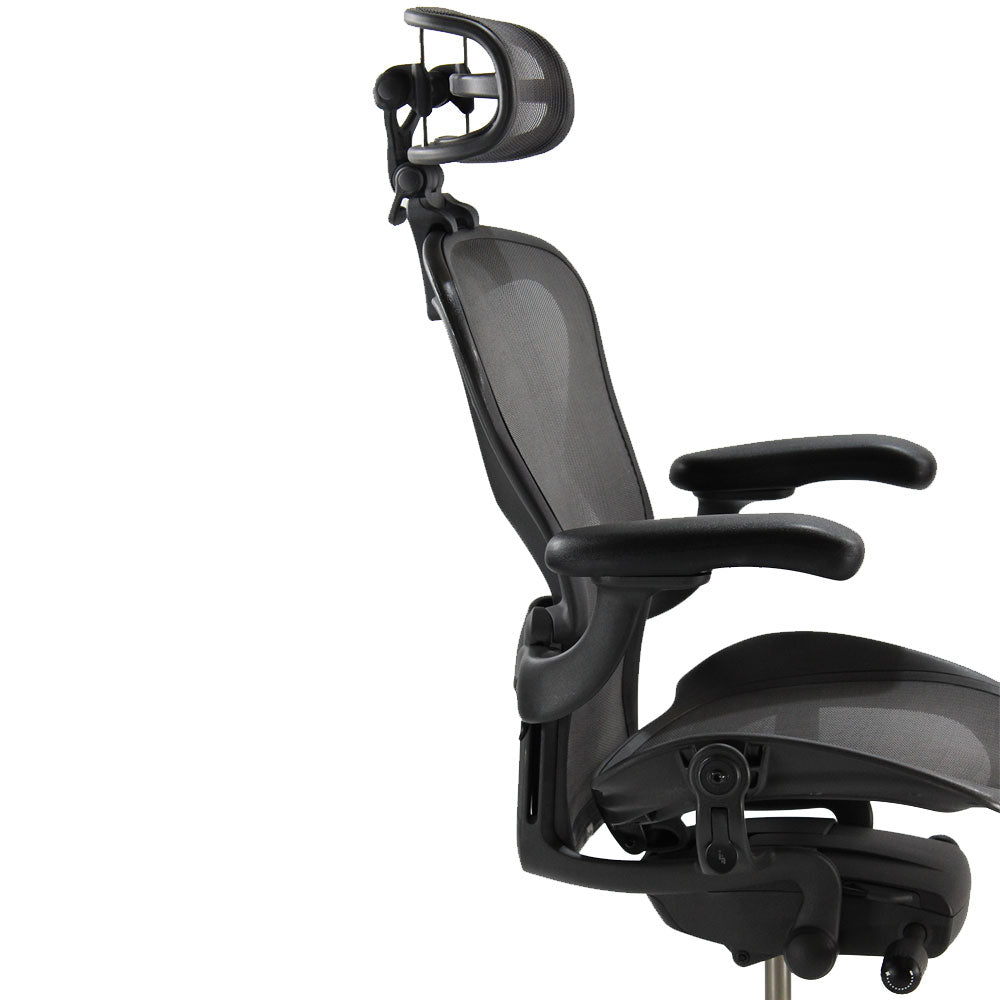 Herman Miller: Aeron Size B Remastered with Headrest in Graphite - Refurbished