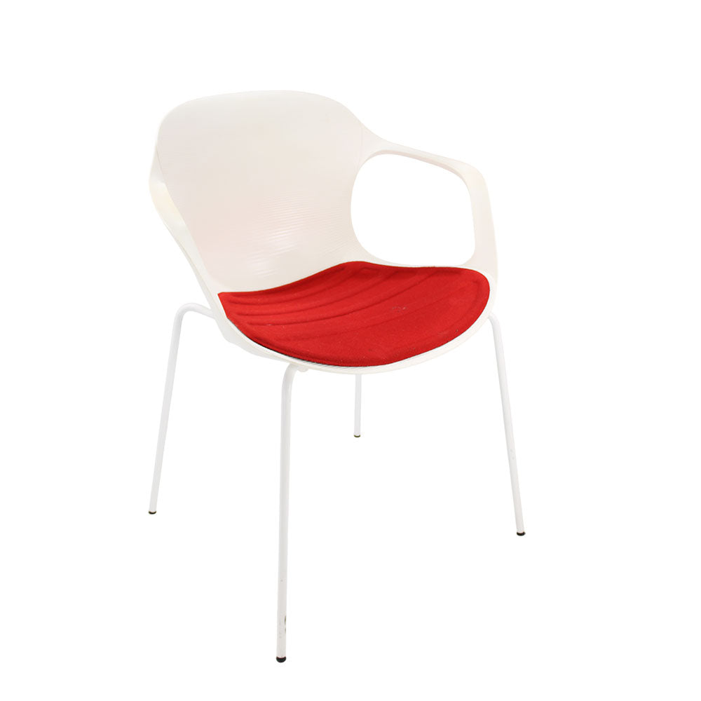 Fritz Hansen: Silla Nap de tela blanca/roja - Reacondicionada