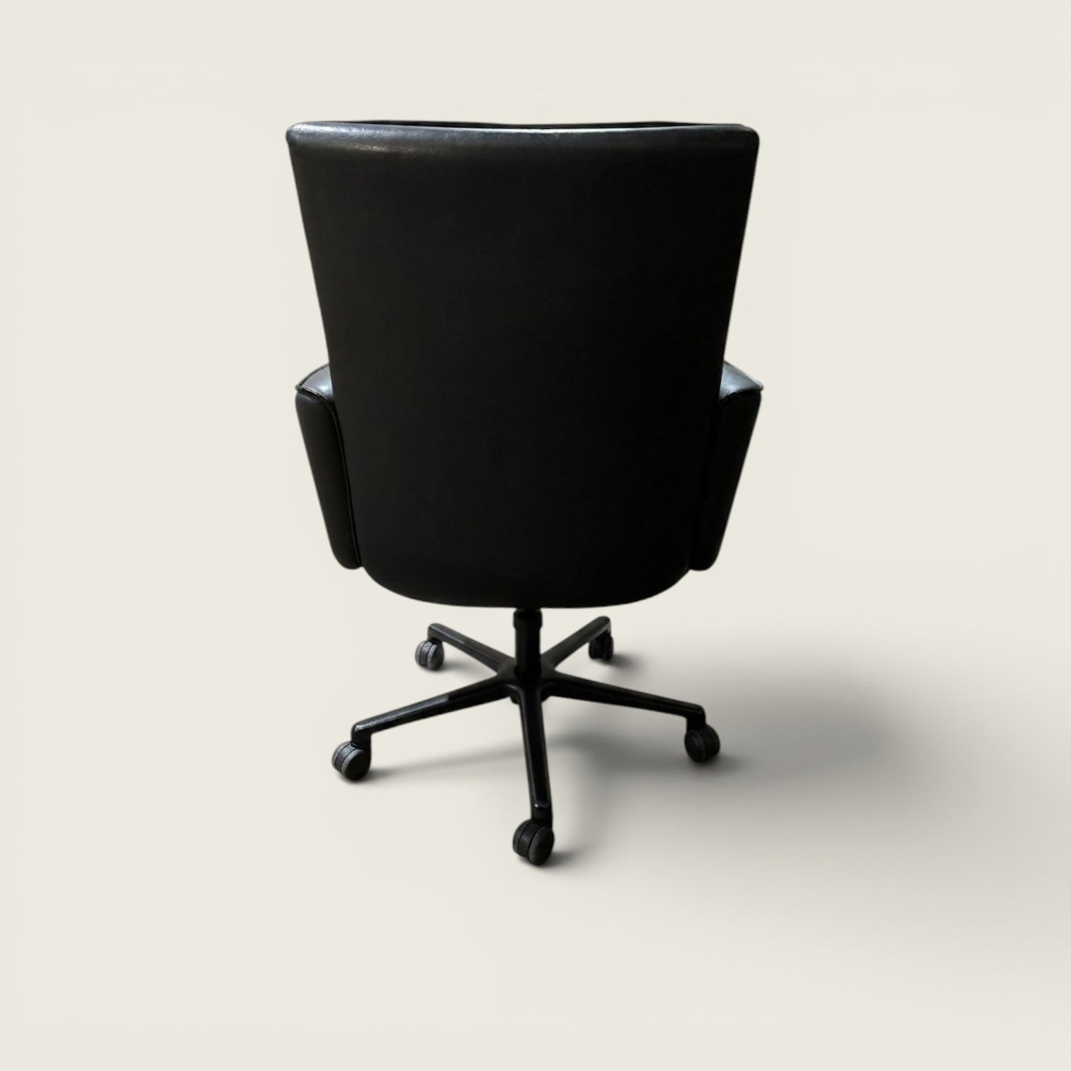 Keilhauer: Silla ejecutiva Elite en cuero - Reformada