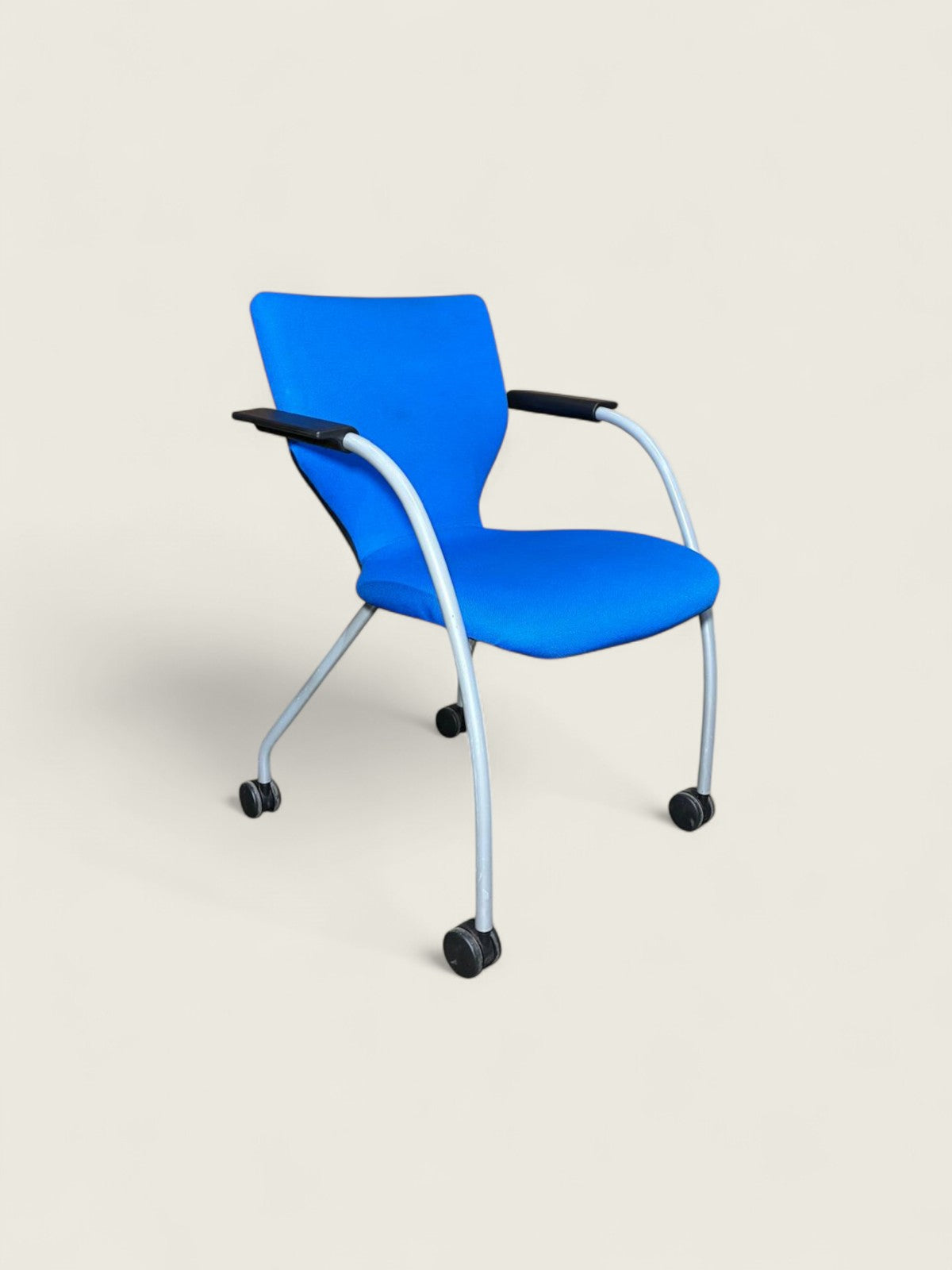 Orangebox: Silla auxiliar para visitantes azul con ruedas - Reacondicionado