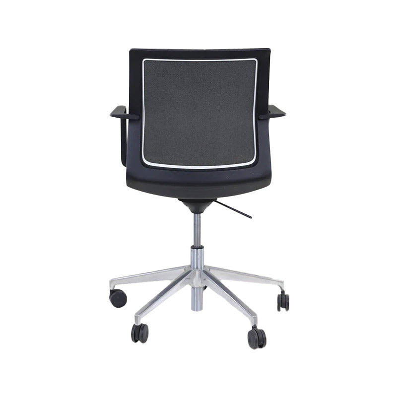 Orangebox : Workday Lite Work en tissu crème original avec chaise de travail à base d'aluminium - Remis à neuf
