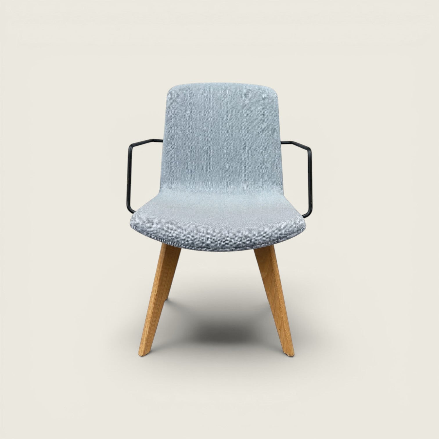 Orangebox: Silla auxiliar para visitantes CUBB 03 en azul claro - Reacondicionada