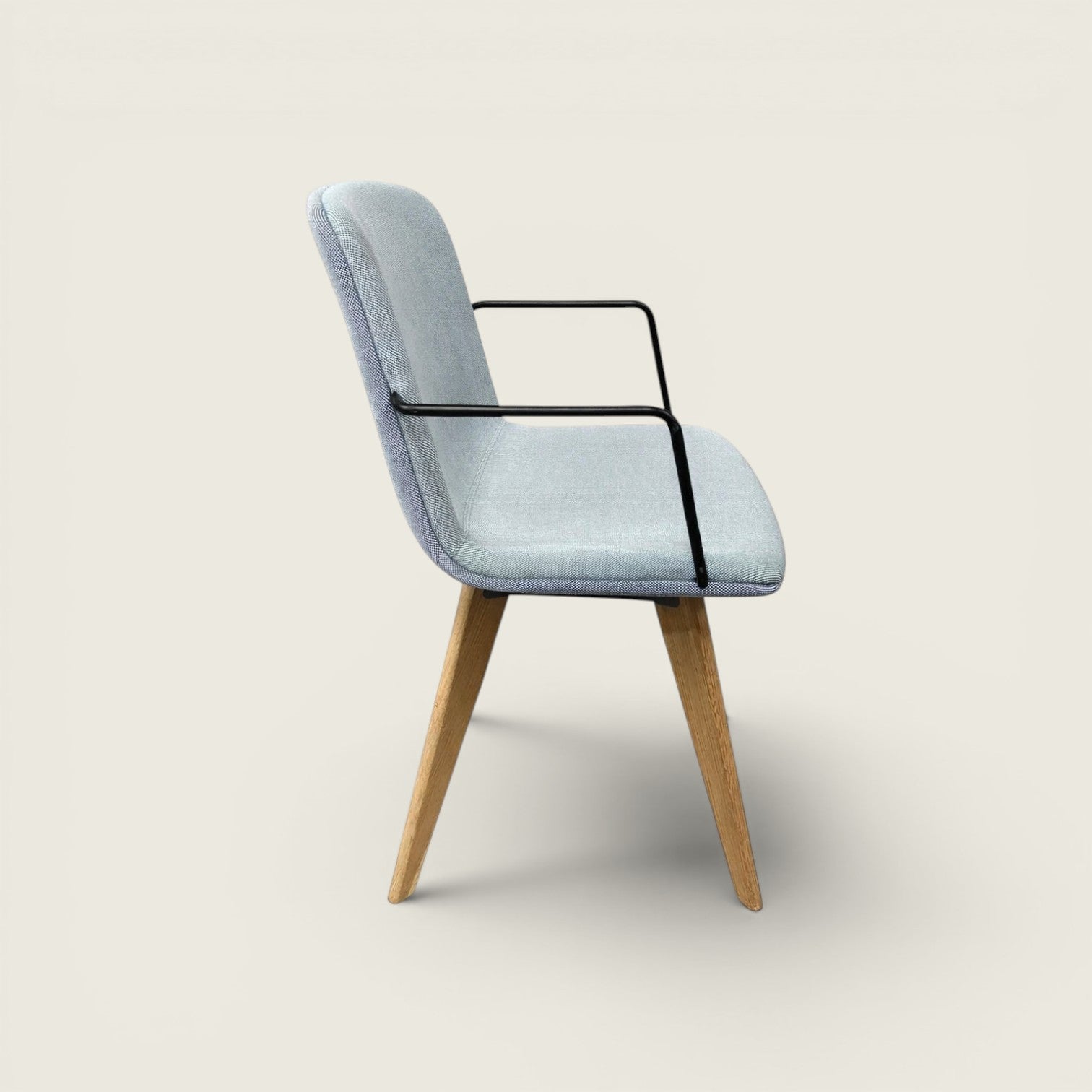 Orangebox: Silla auxiliar para visitantes CUBB 03 en azul claro - Reacondicionada