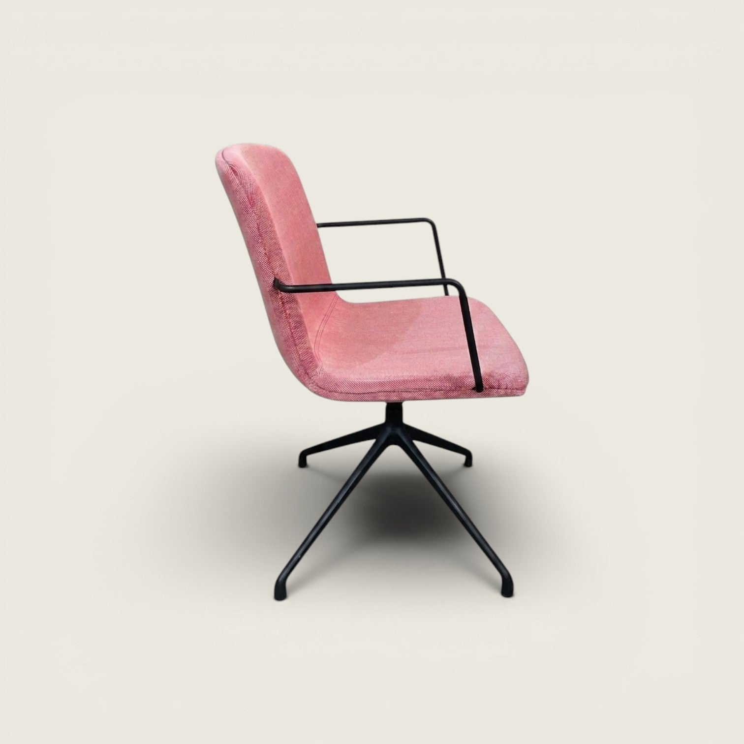Orangebox: Silla auxiliar para visitantes CUBB 06 en rosa claro - Reacondicionada